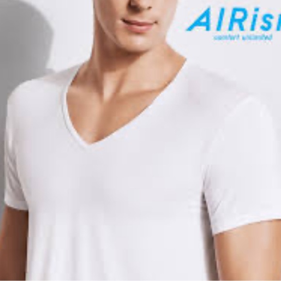 MEN’S NWT Uniqlo AIRism V Neck Short Sleeve T-Shirt - Picture 1 of 8